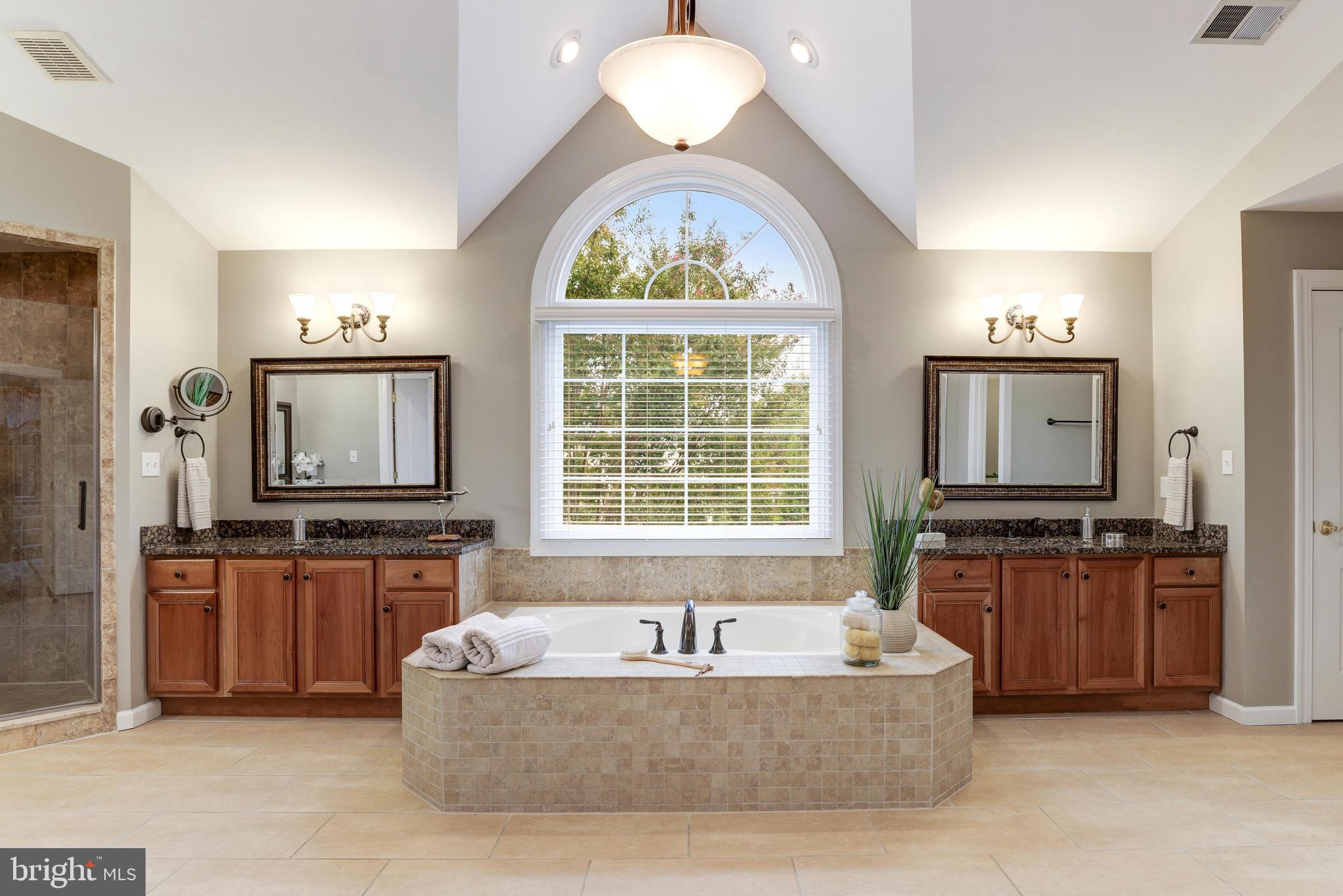 RIVER CREEK - Residential