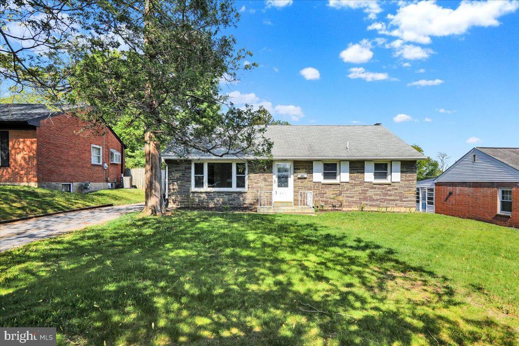 Photo of 611 Highlawn Avenue, ELIZABETHTOWN, PA 17022 (MLS # PALA2066920)