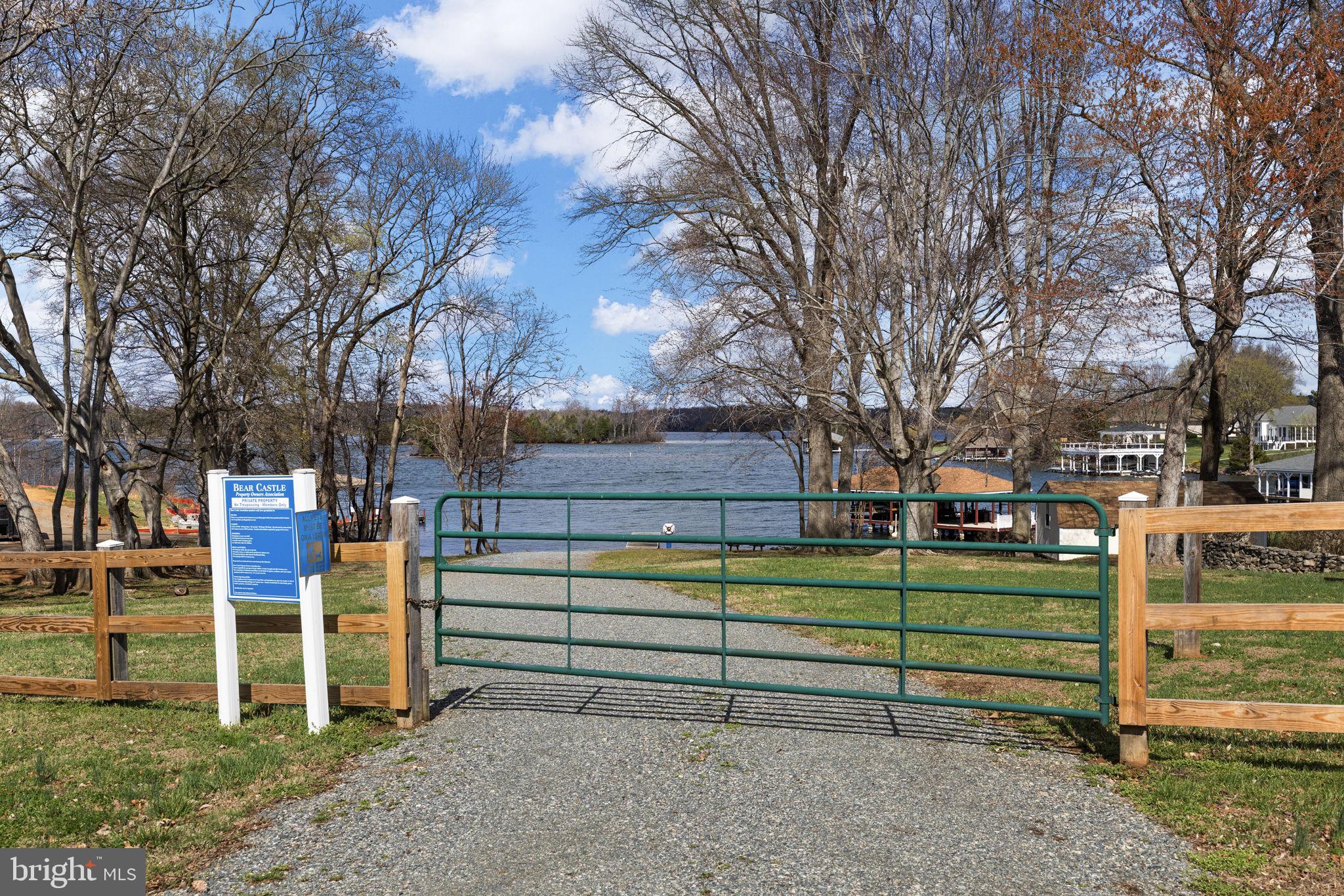 BEAR CASTLE - Residential