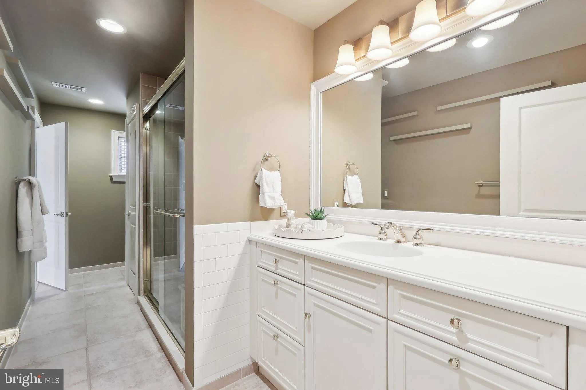 Huntingdon Valley, Pennsylvania 19006, United States, 3 Bedrooms Bedrooms, ,4 BathroomsBathrooms,Residential,Active,89257