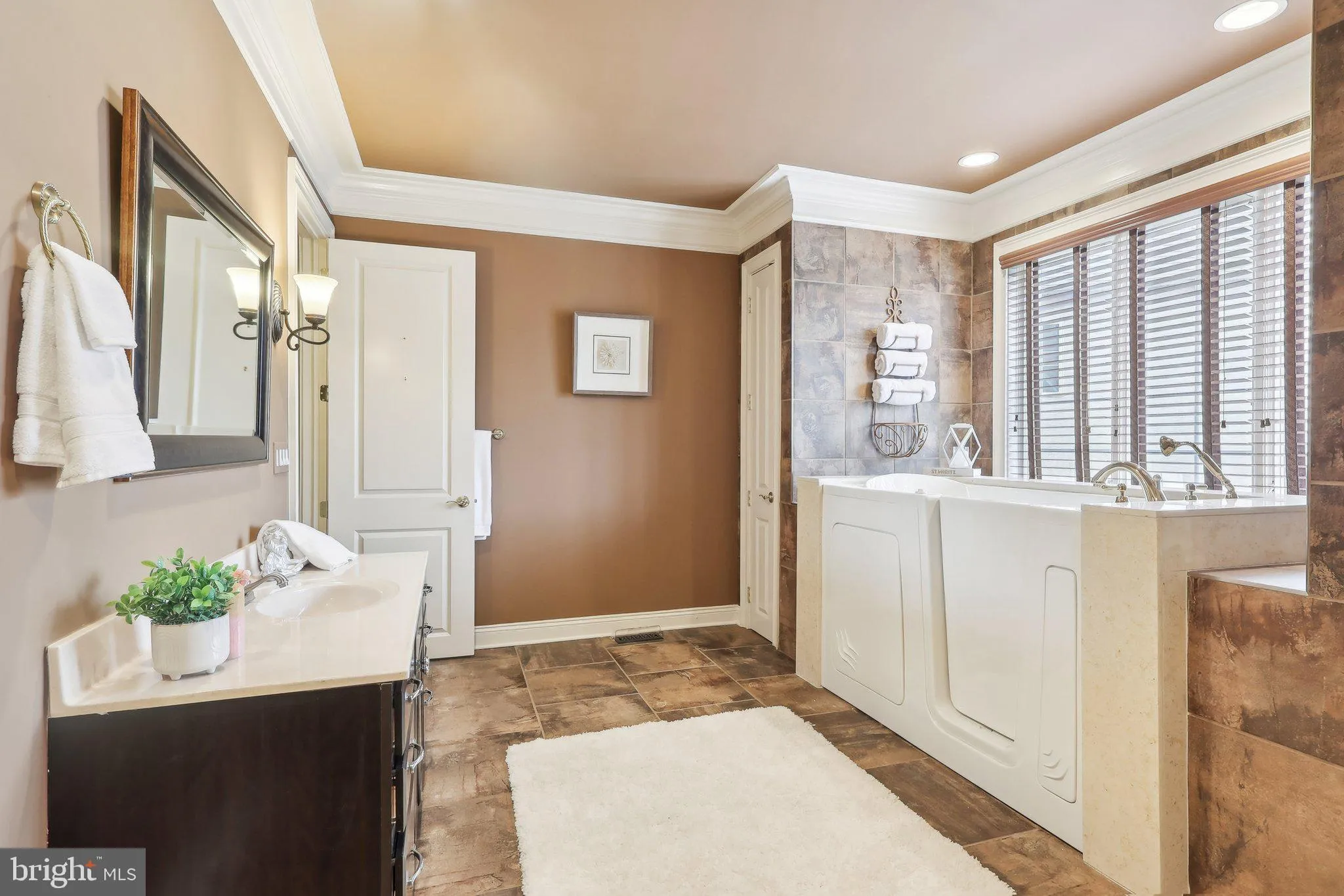 Huntingdon Valley, Pennsylvania 19006, United States, 3 Bedrooms Bedrooms, ,4 BathroomsBathrooms,Residential,Active,89257