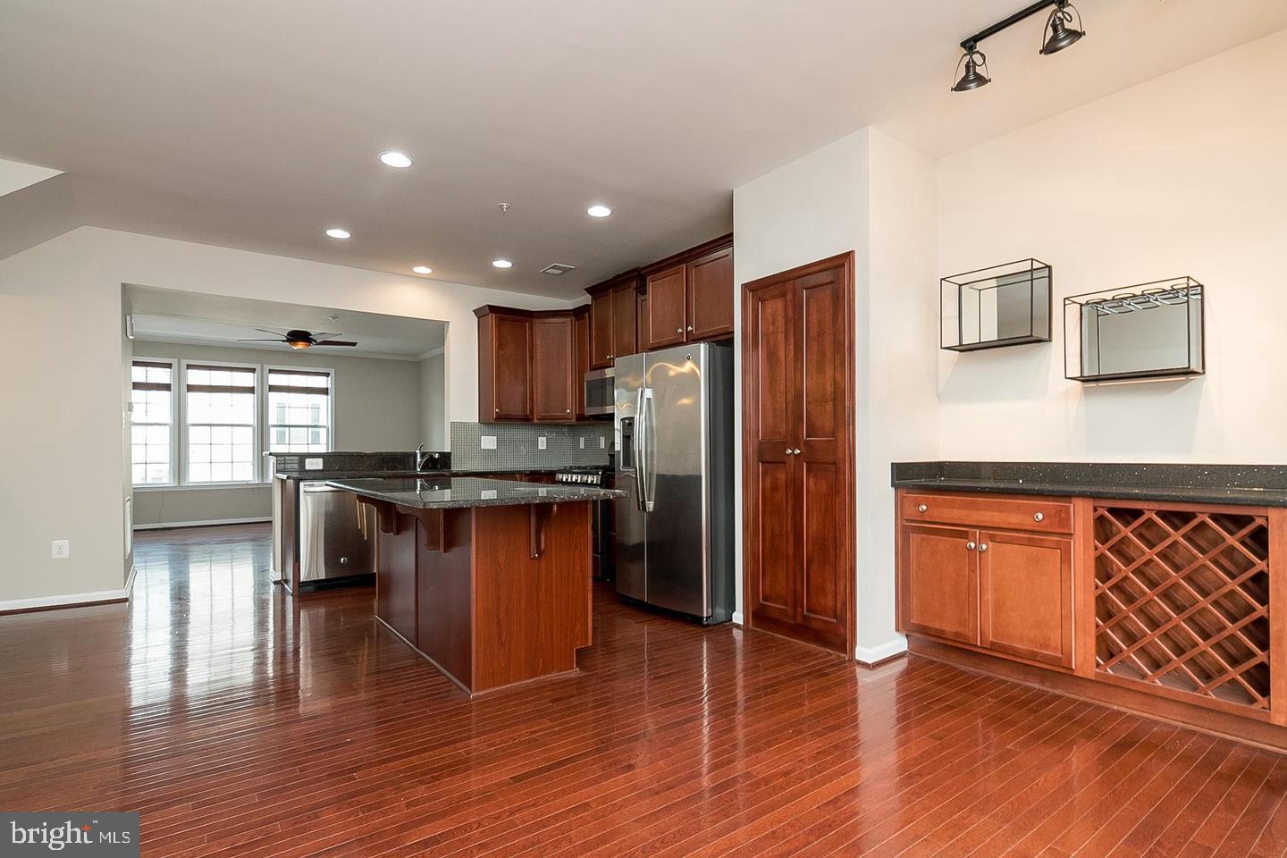 MARKET SQUARE - Residential Lease