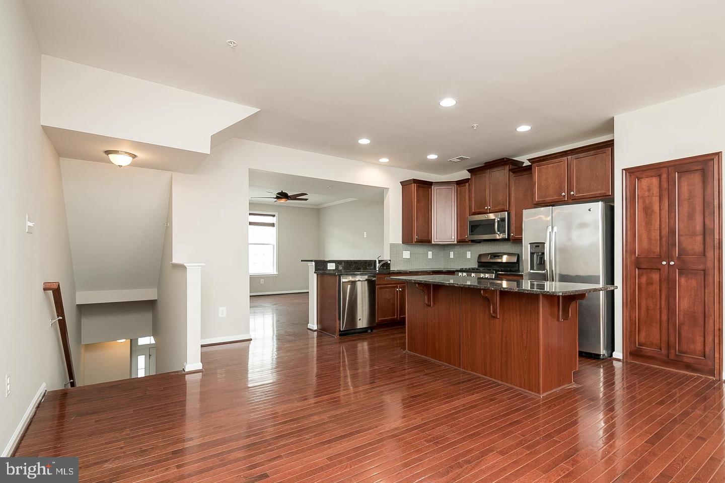 MARKET SQUARE - Residential Lease