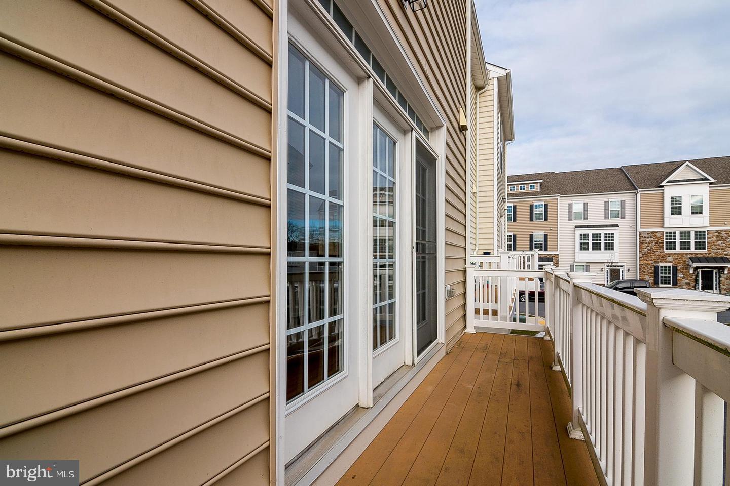 MARKET SQUARE - Residential Lease