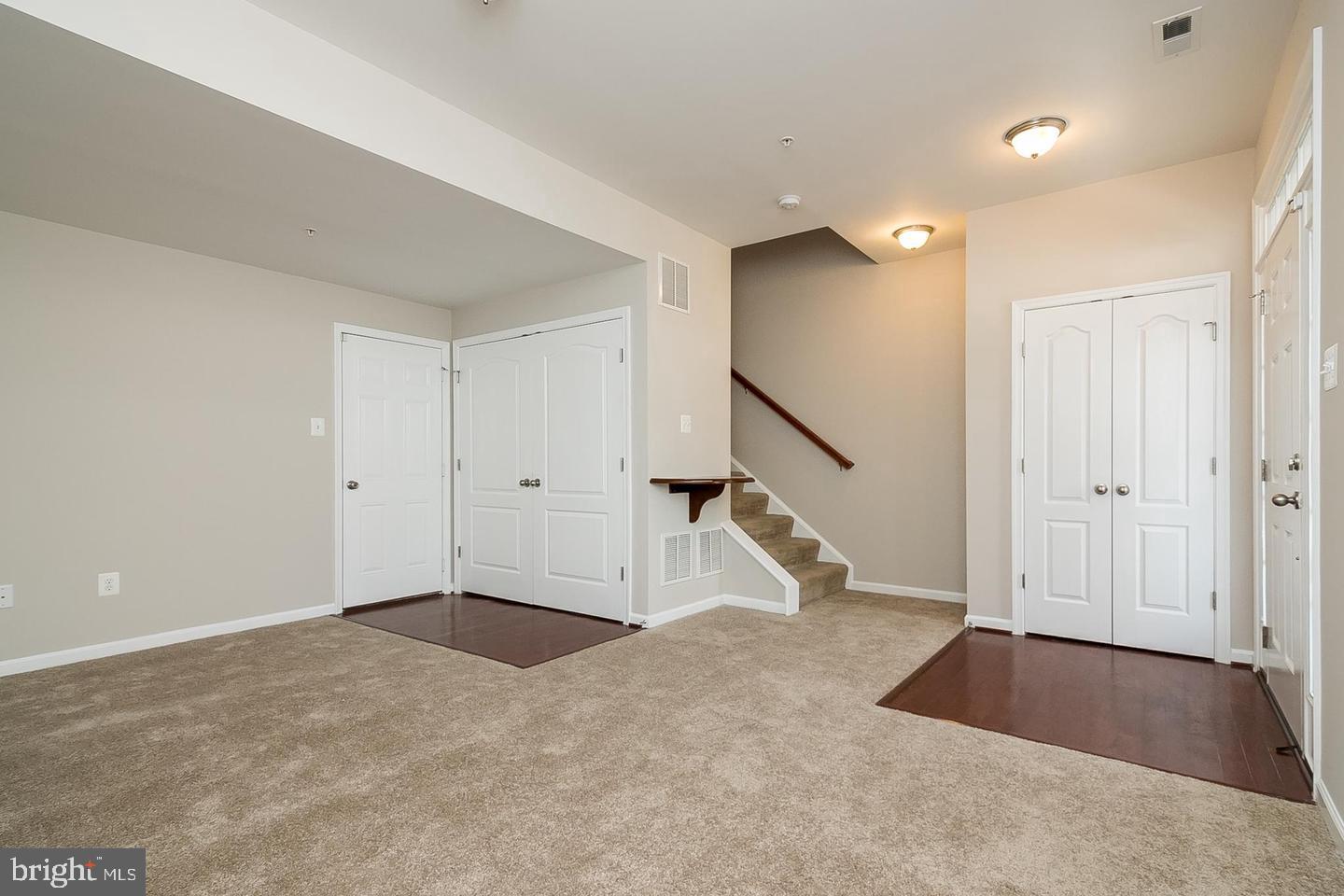 MARKET SQUARE - Residential Lease