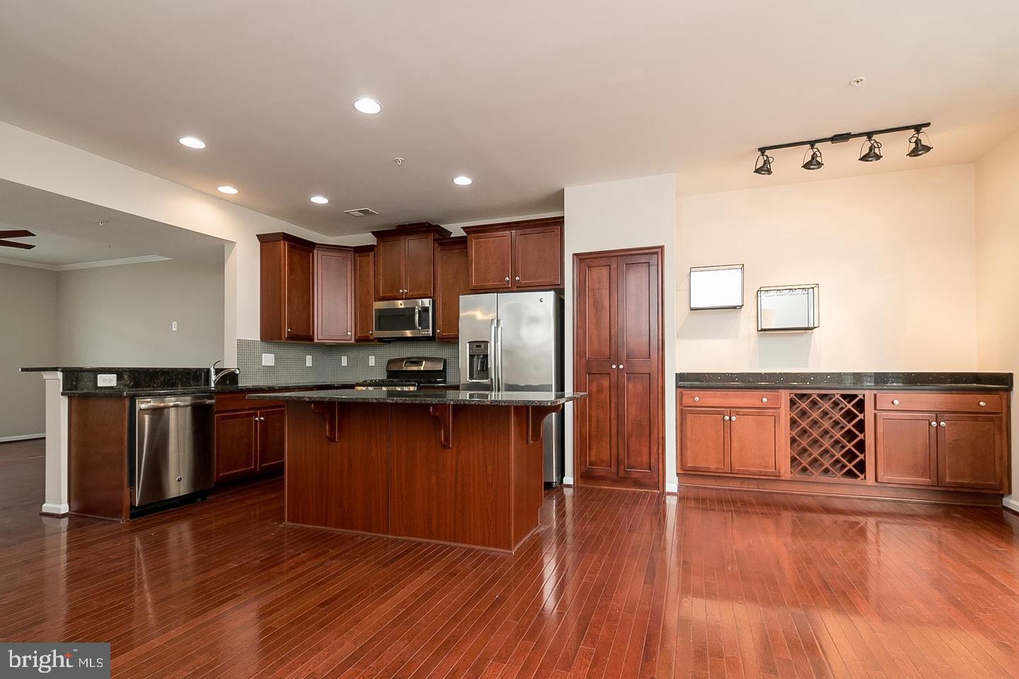 MARKET SQUARE - Residential Lease