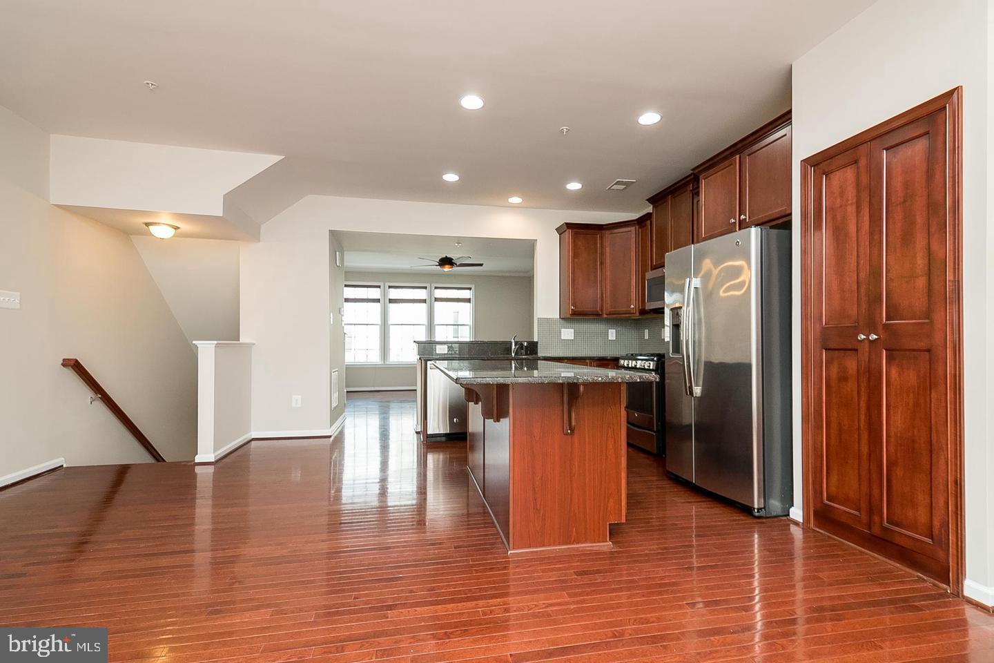 MARKET SQUARE - Residential Lease