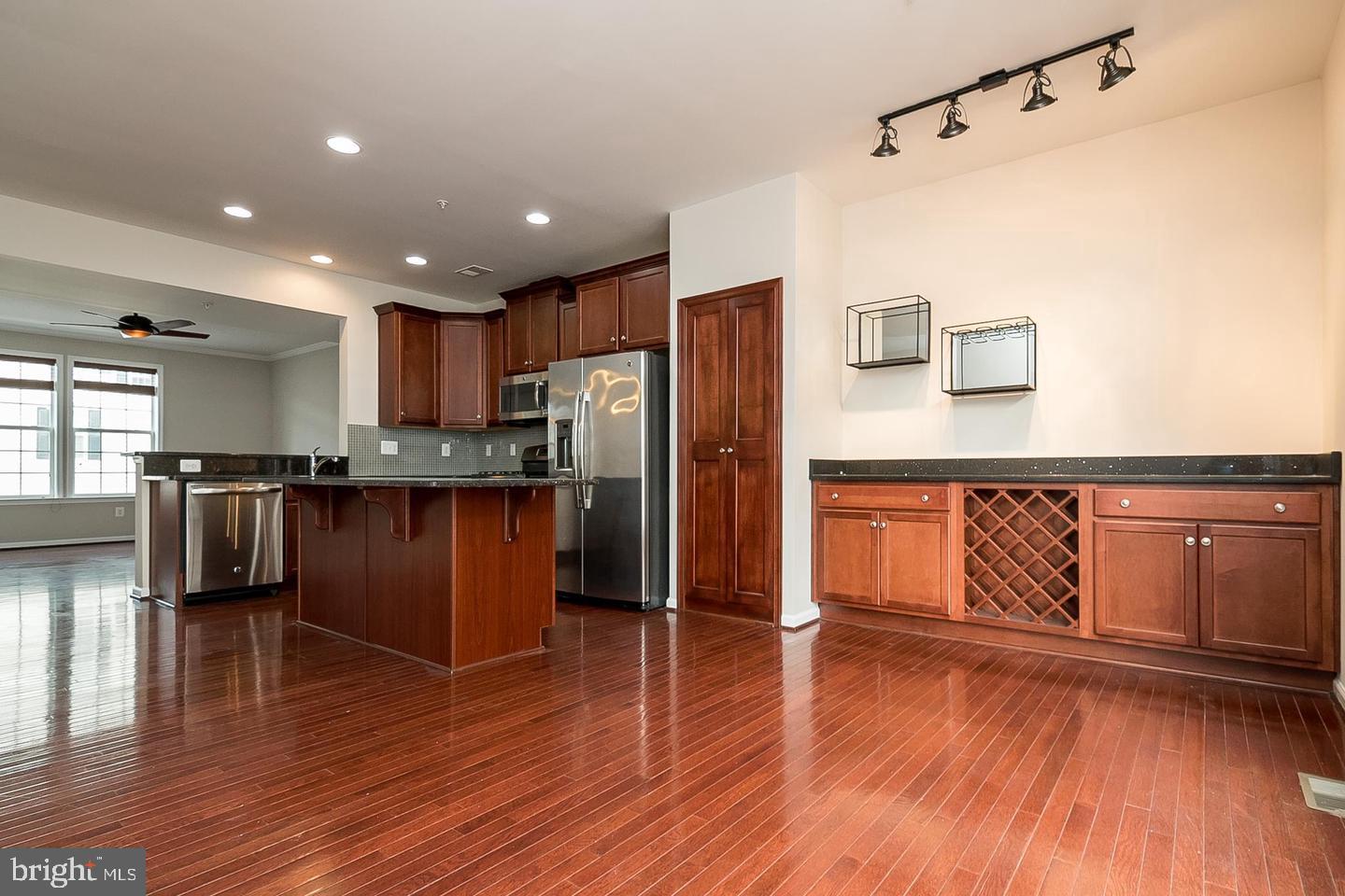 MARKET SQUARE - Residential Lease