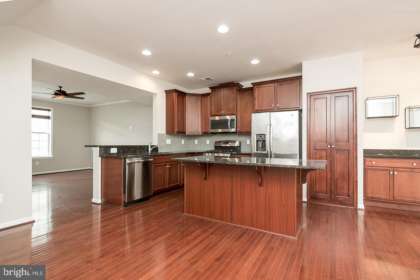 MARKET SQUARE - Residential Lease