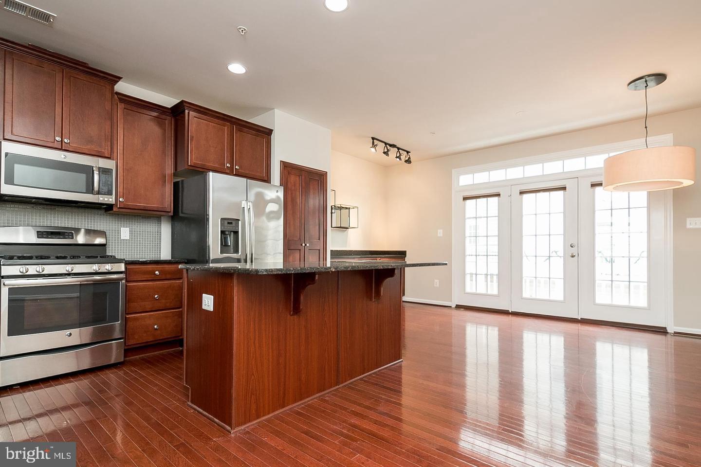 MARKET SQUARE - Residential Lease