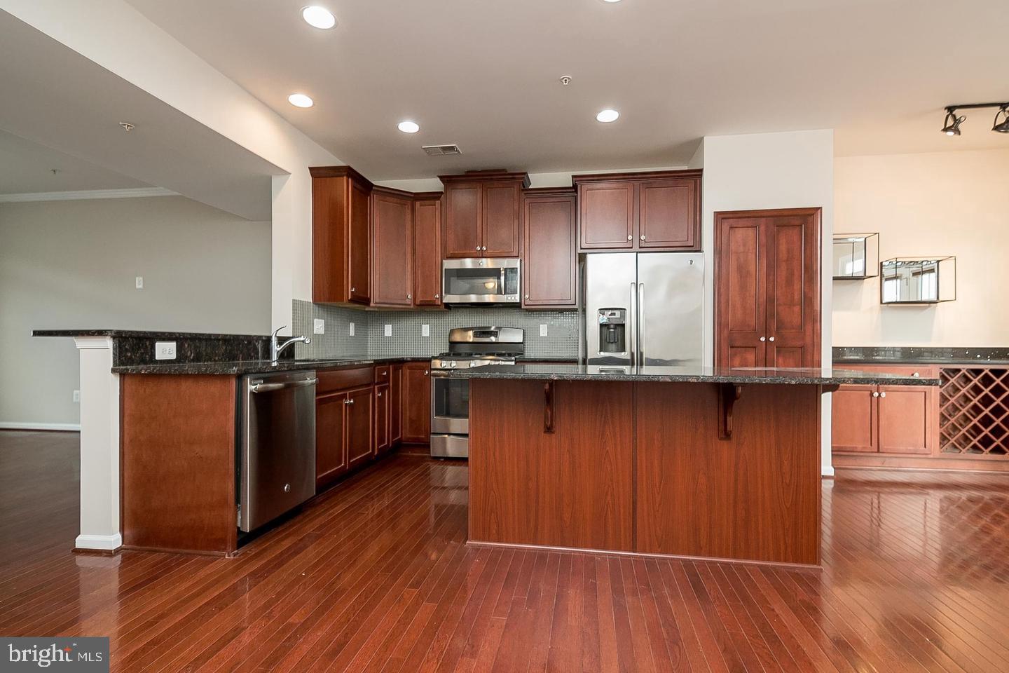 MARKET SQUARE - Residential Lease