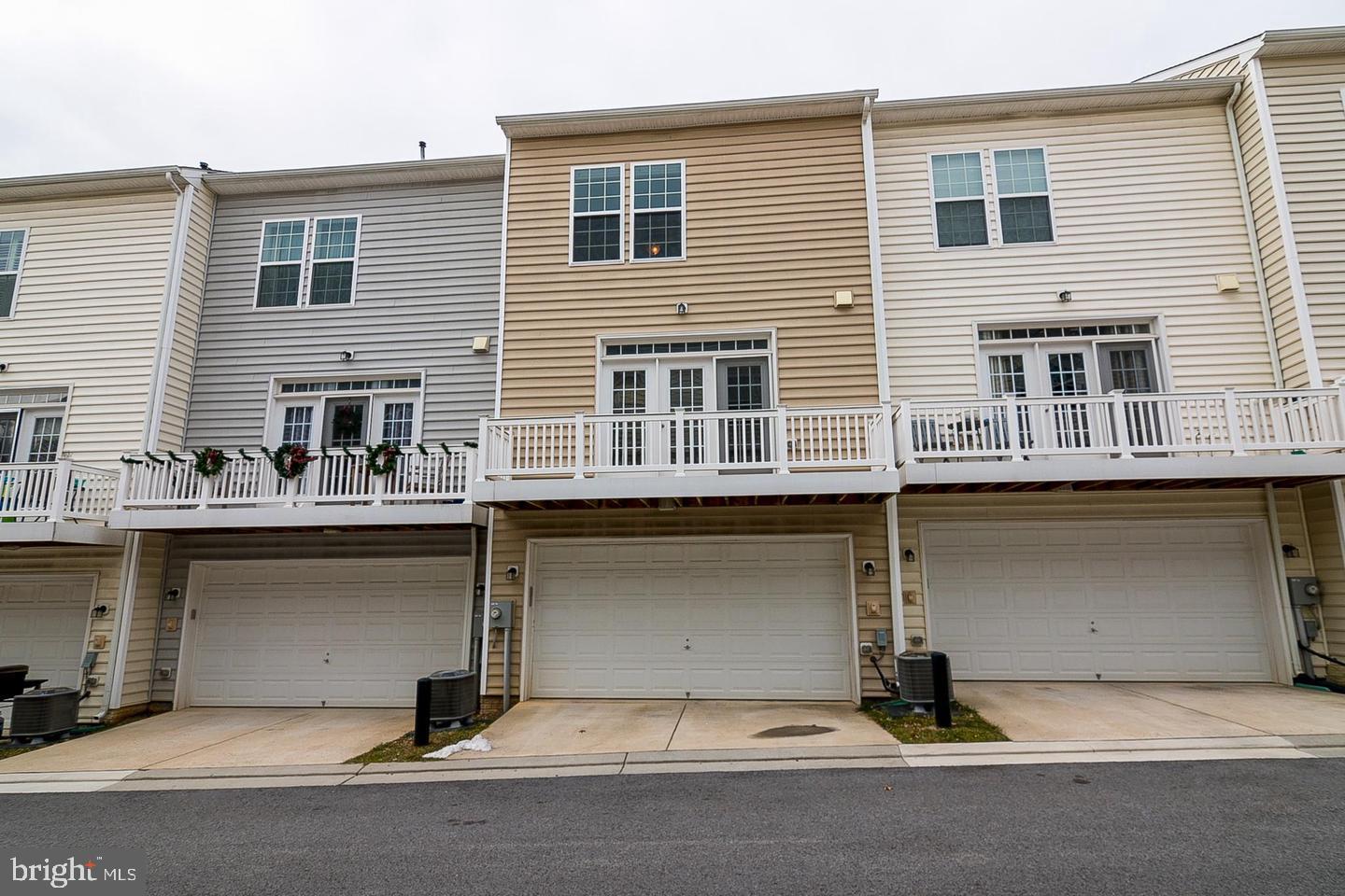 MARKET SQUARE - Residential Lease