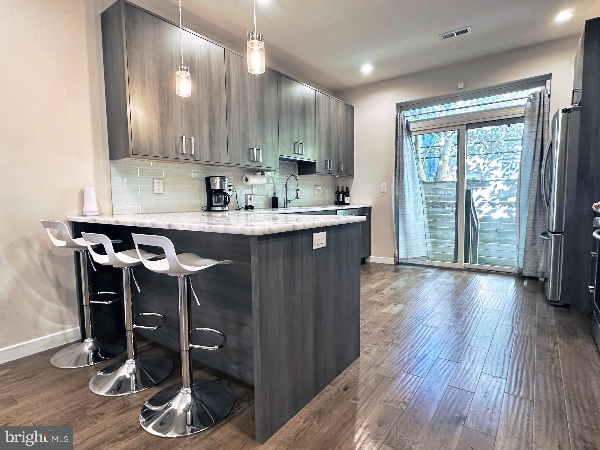 POINT BREEZE - Residential
