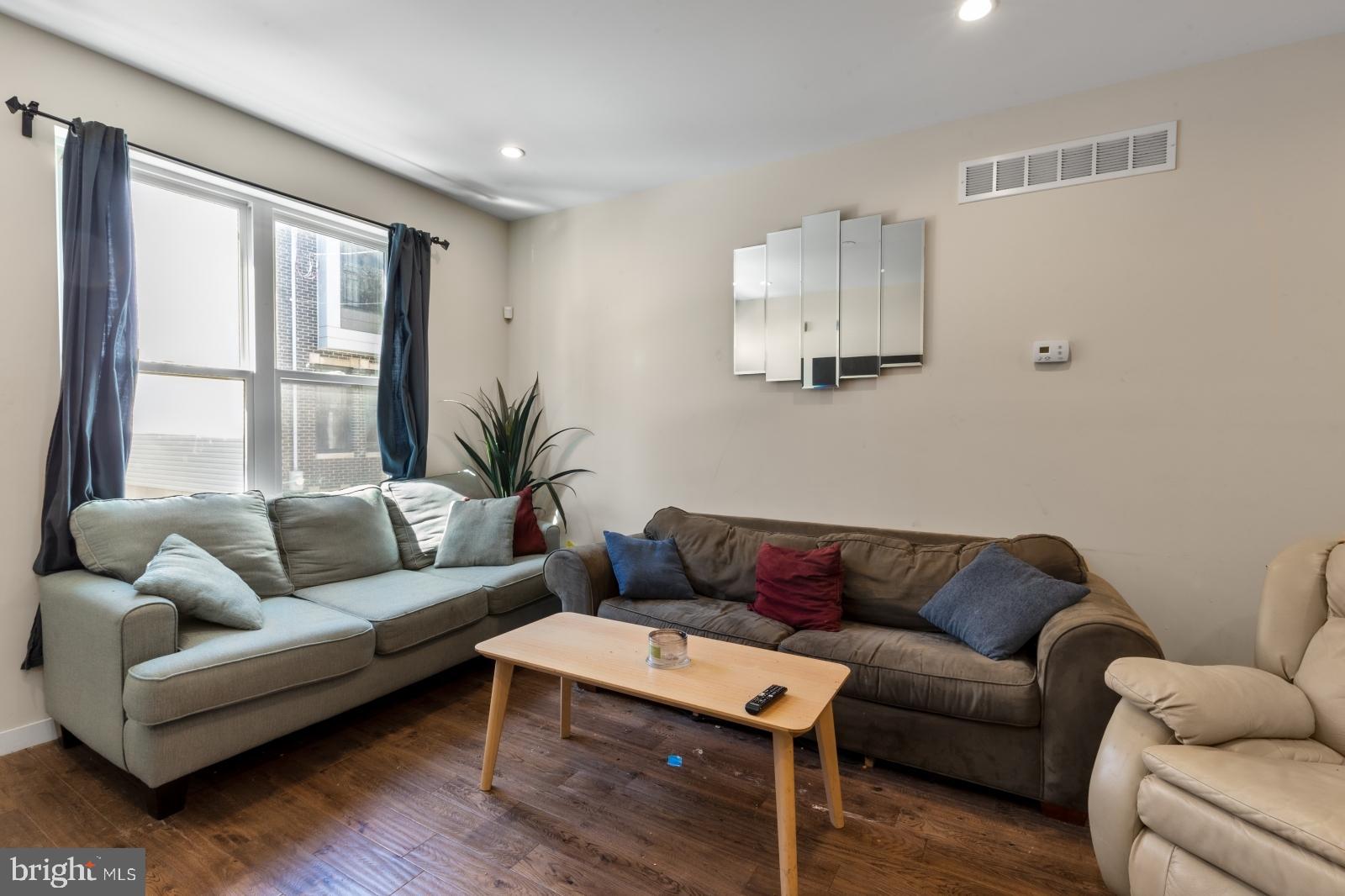 POINT BREEZE - Residential