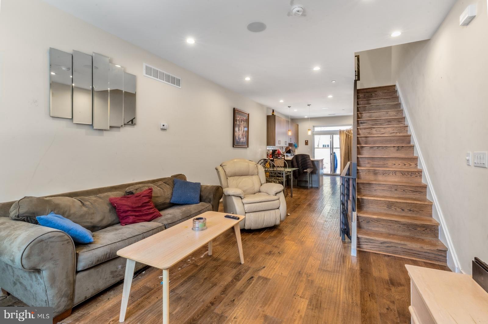 POINT BREEZE - Residential