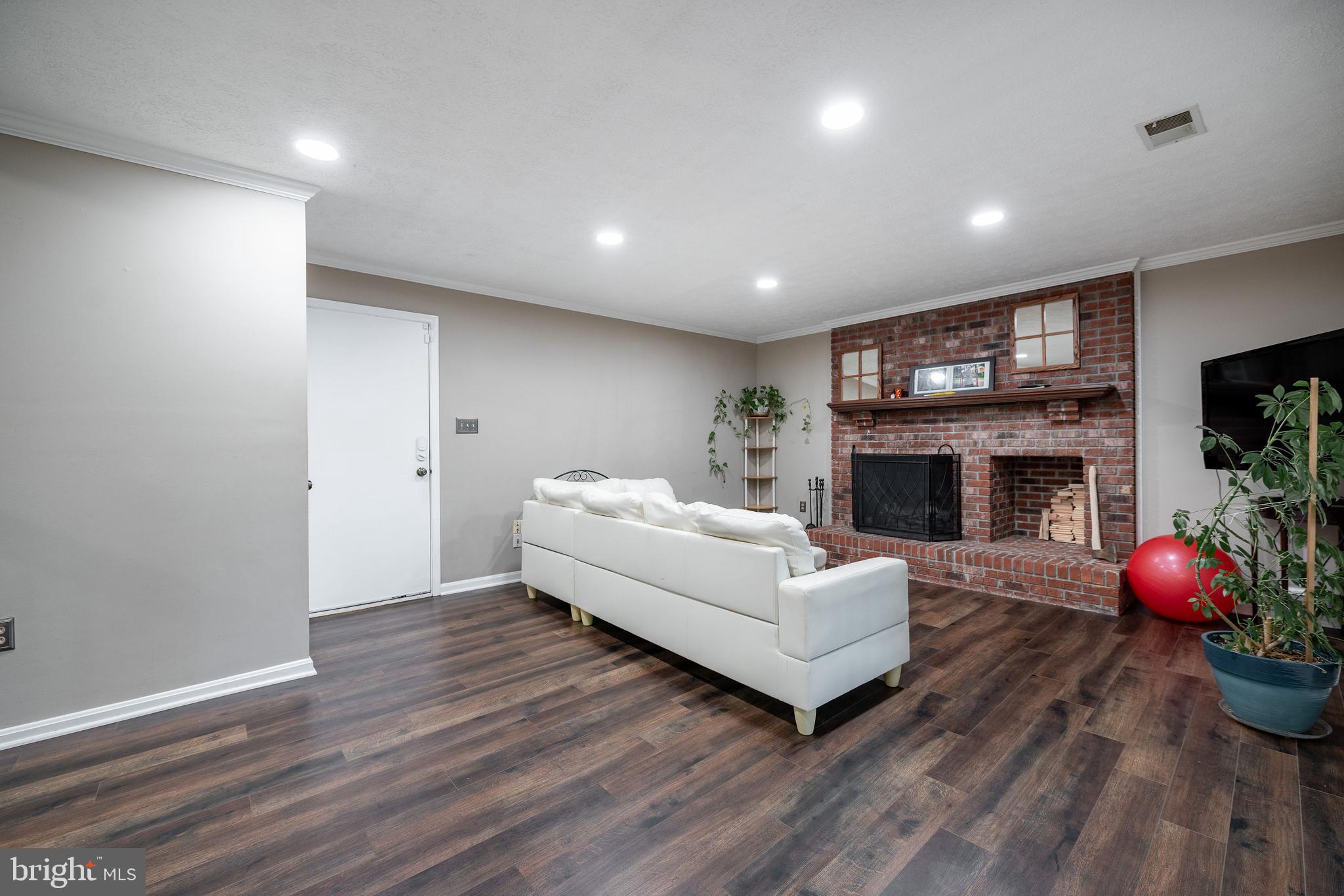 BARTONS GROVE - Residential