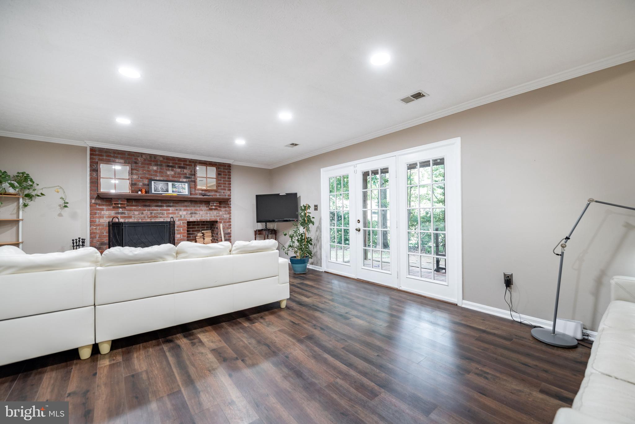 BARTONS GROVE - Residential