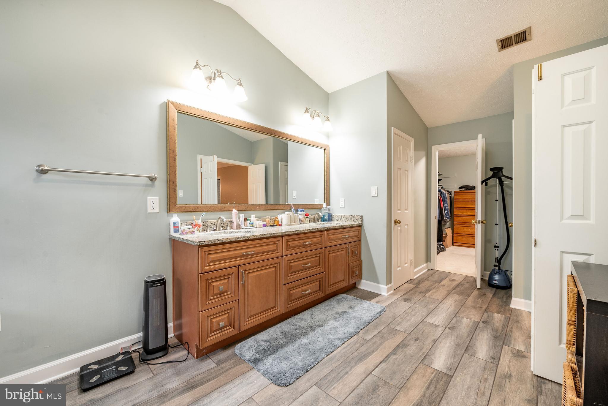 BARTONS GROVE - Residential