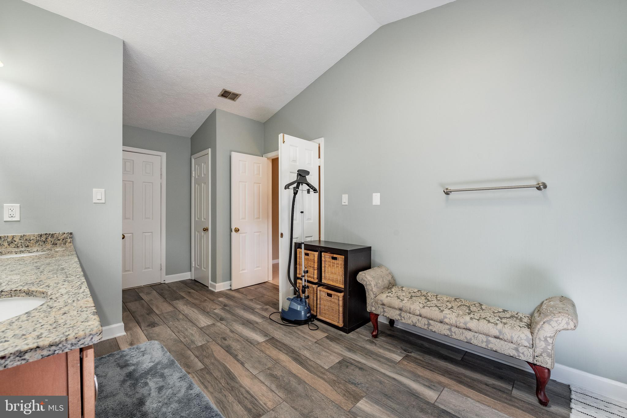 BARTONS GROVE - Residential