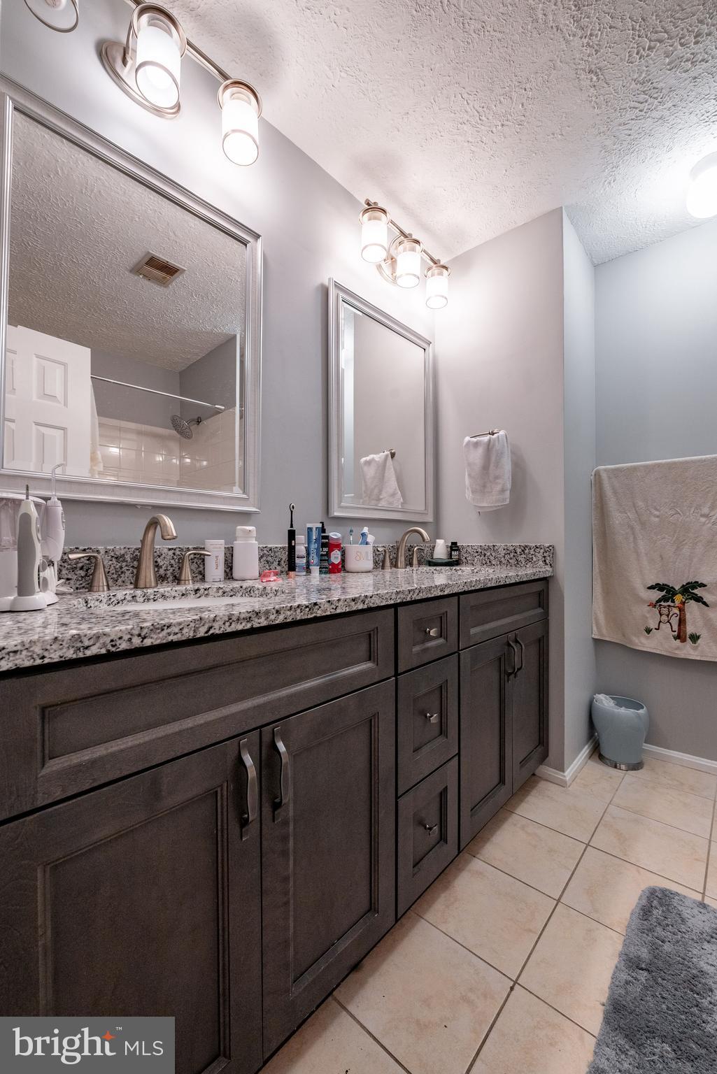 BARTONS GROVE - Residential