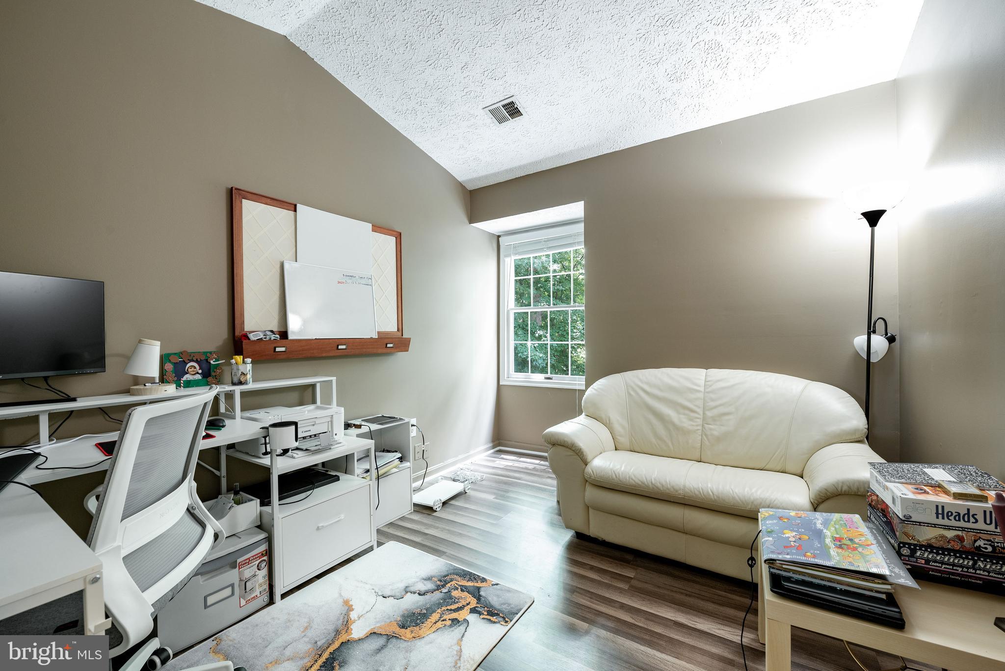 BARTONS GROVE - Residential