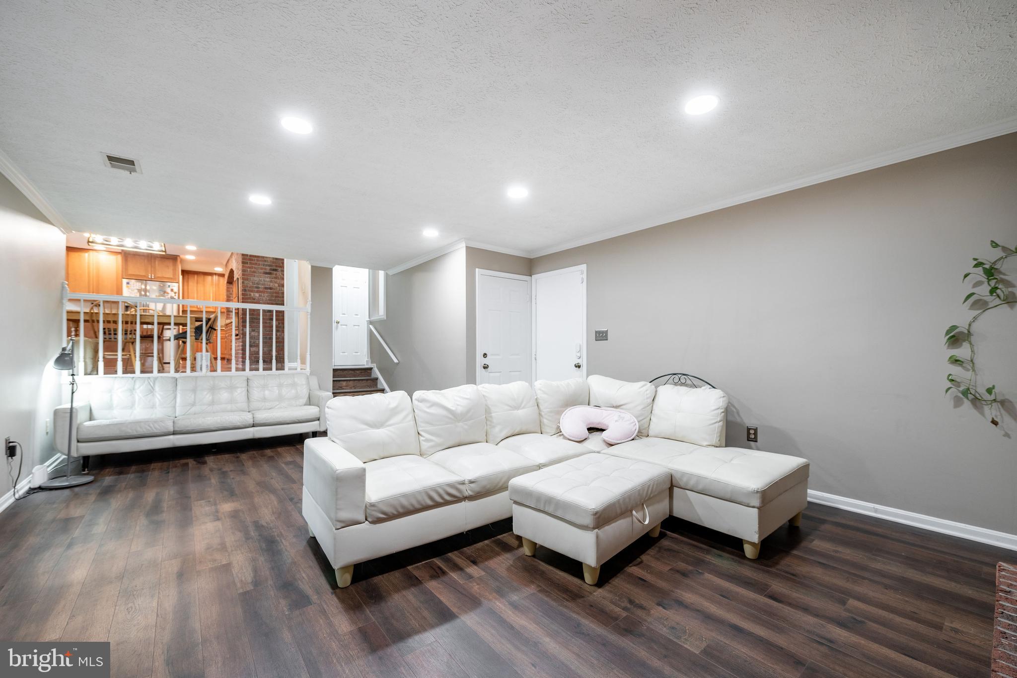 BARTONS GROVE - Residential