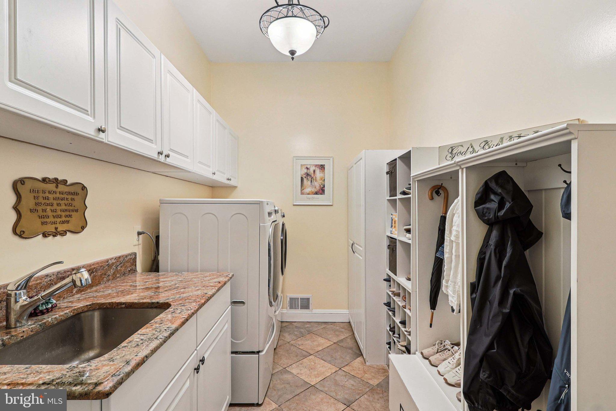 LOWES ISLAND - Residential