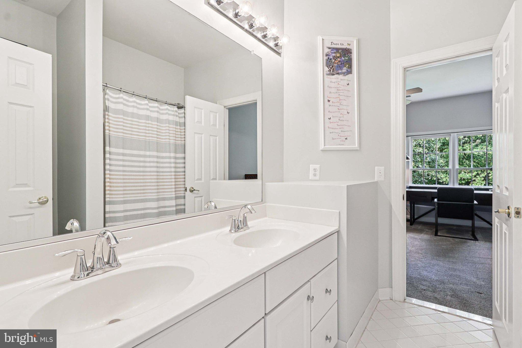 LOWES ISLAND - Residential