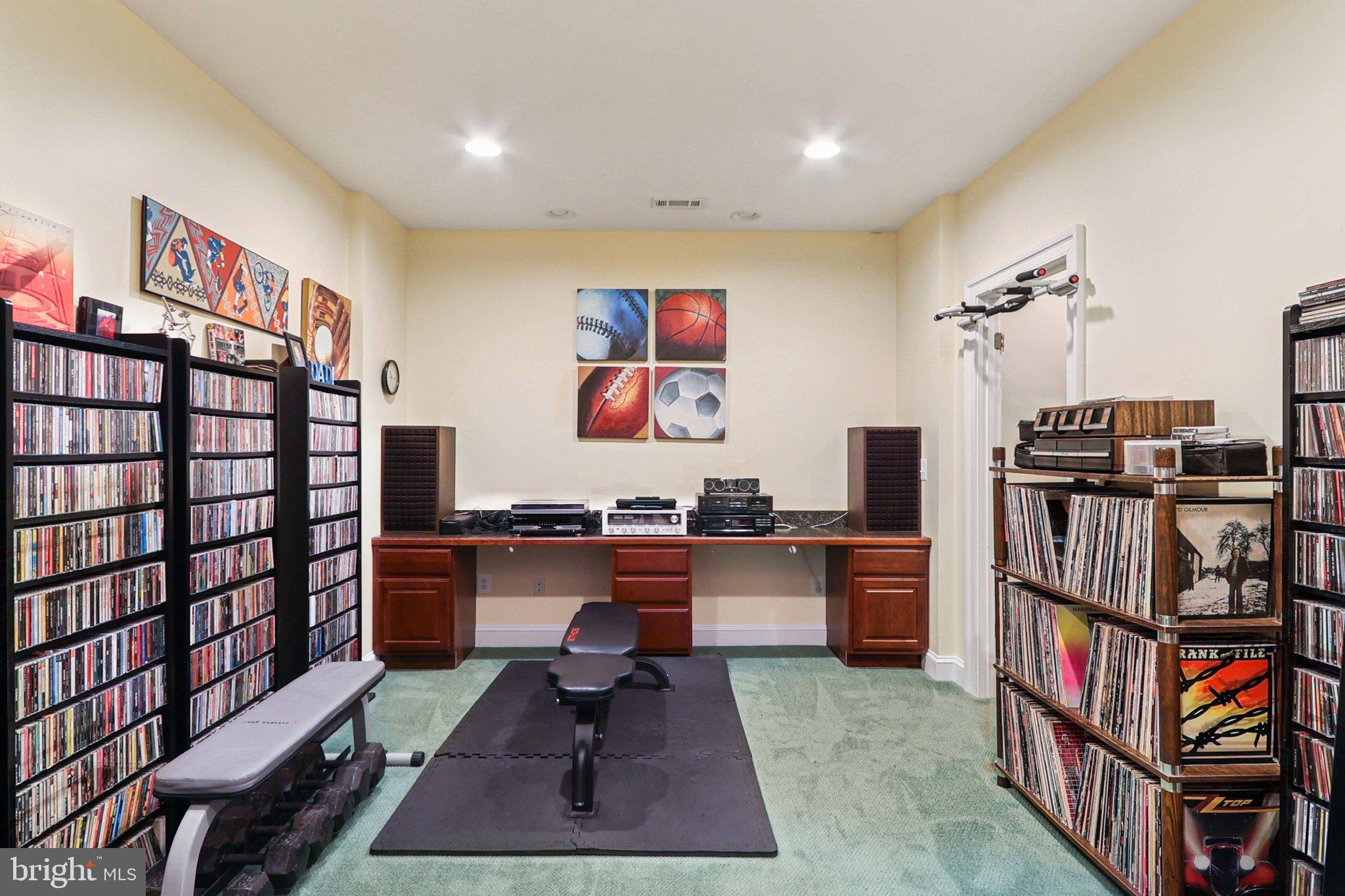 LOWES ISLAND - Residential