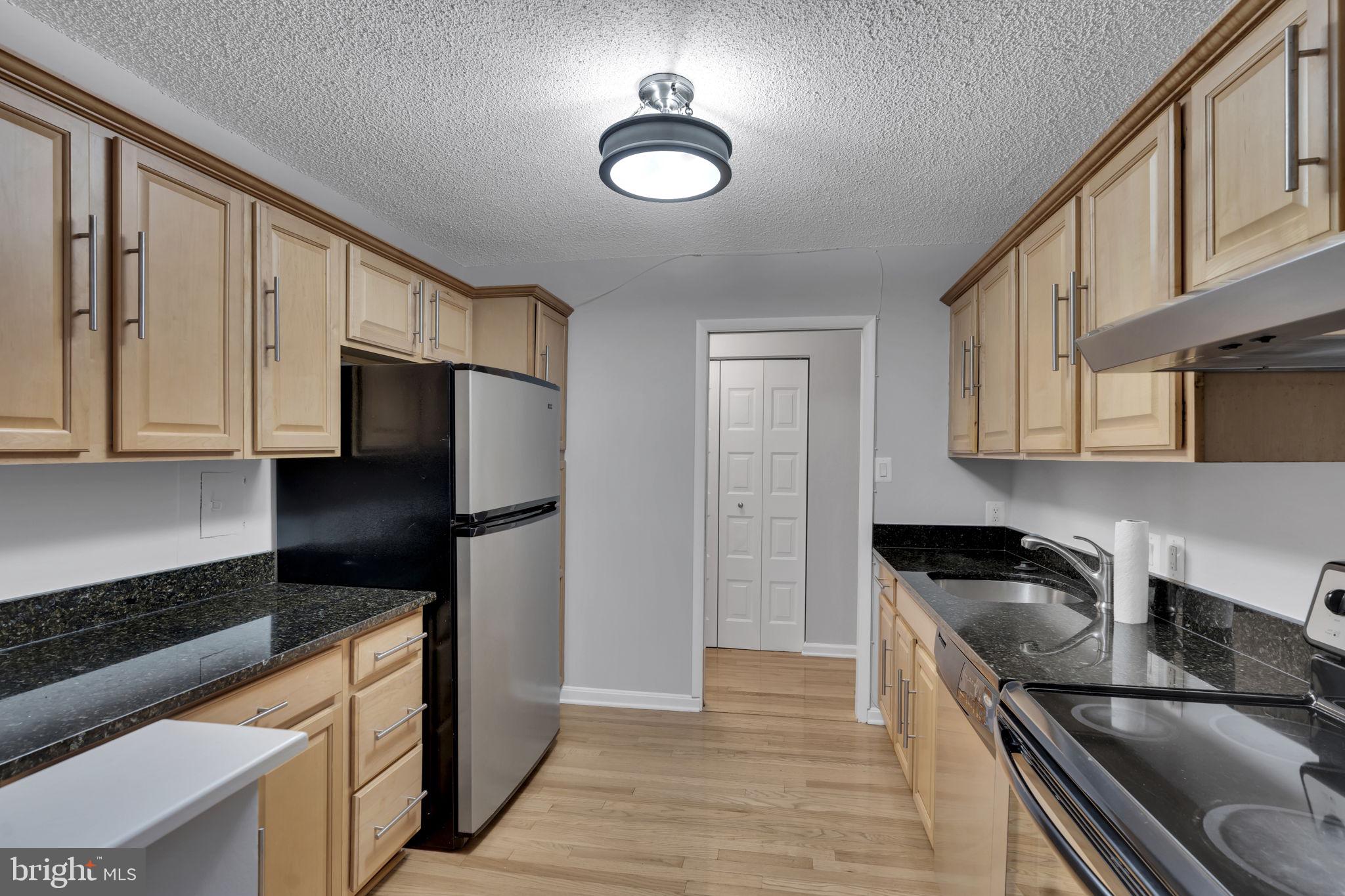 IDYLWOOD TOWERS CONDO - Residential