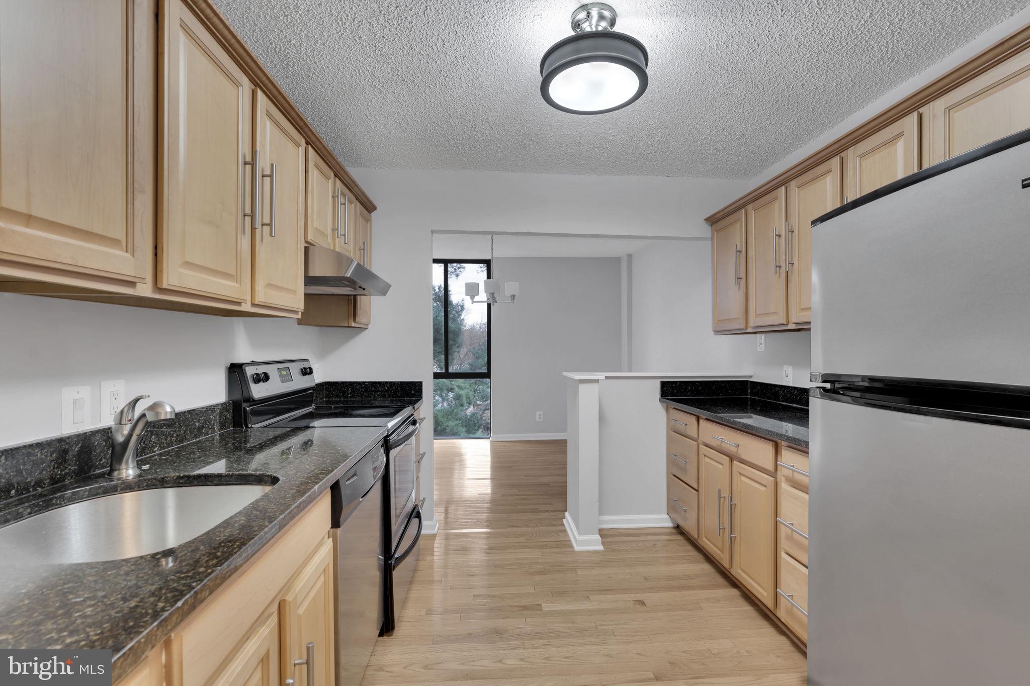 IDYLWOOD TOWERS CONDO - Residential