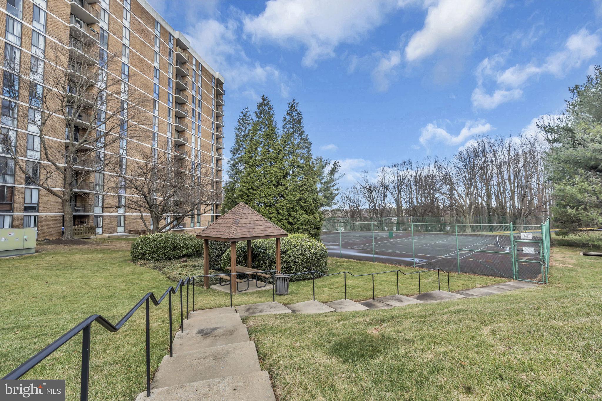 IDYLWOOD TOWERS CONDO - Residential