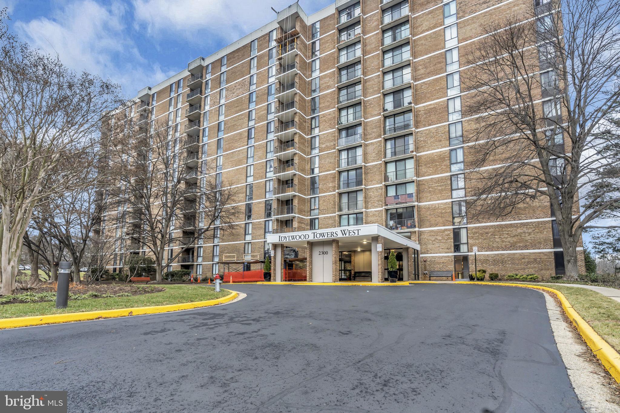 IDYLWOOD TOWERS CONDO - Residential