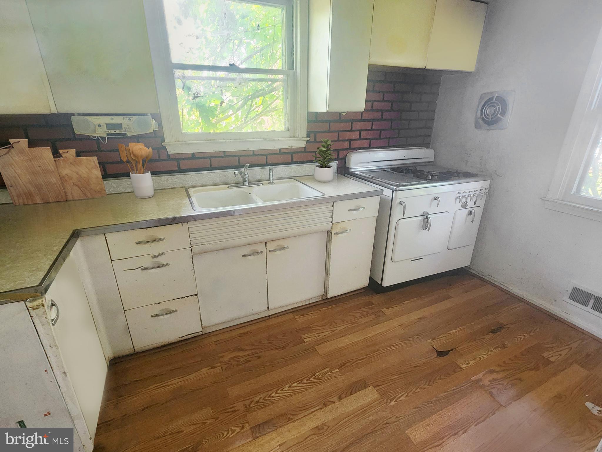 SUNRISE CEDARS - Residential