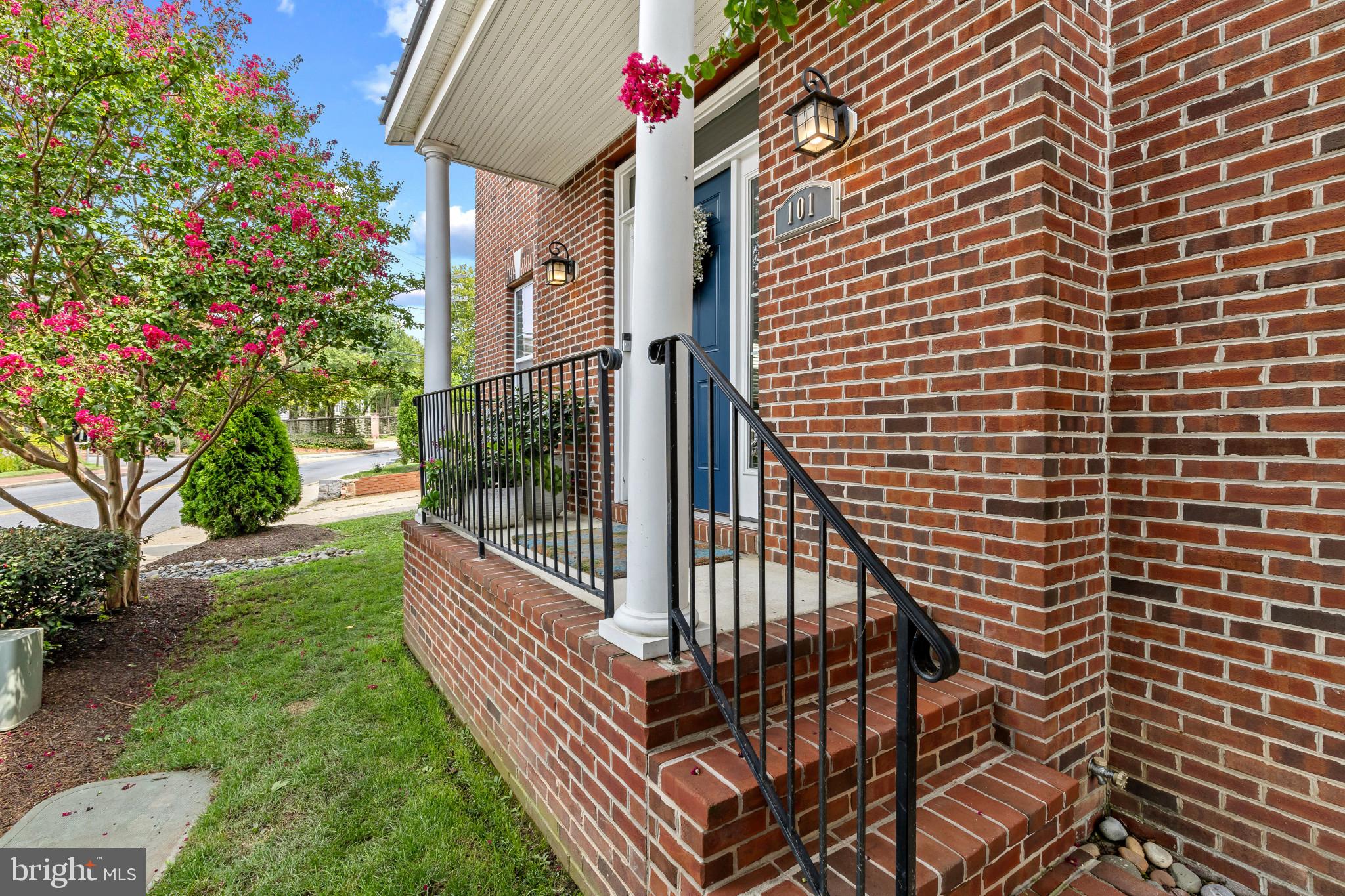 101 CARRAWAY LANE