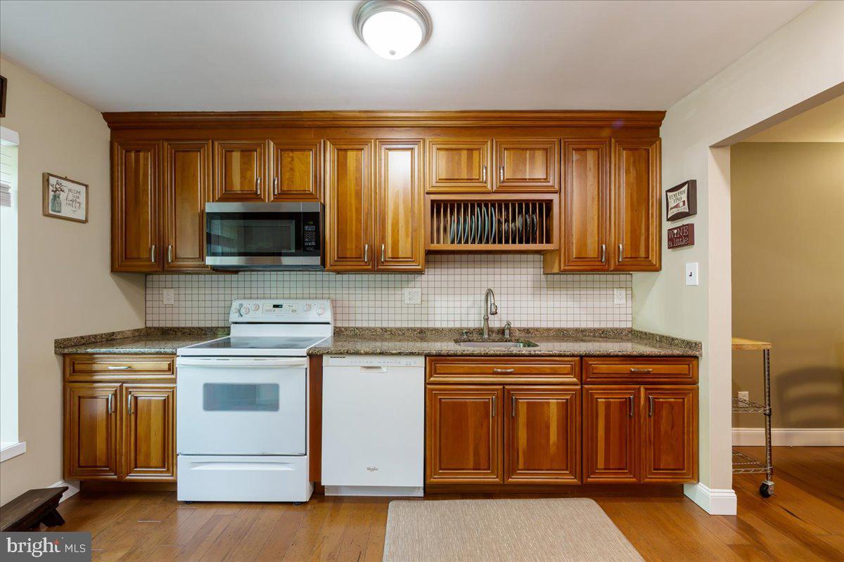 915 BURBERRY COURT