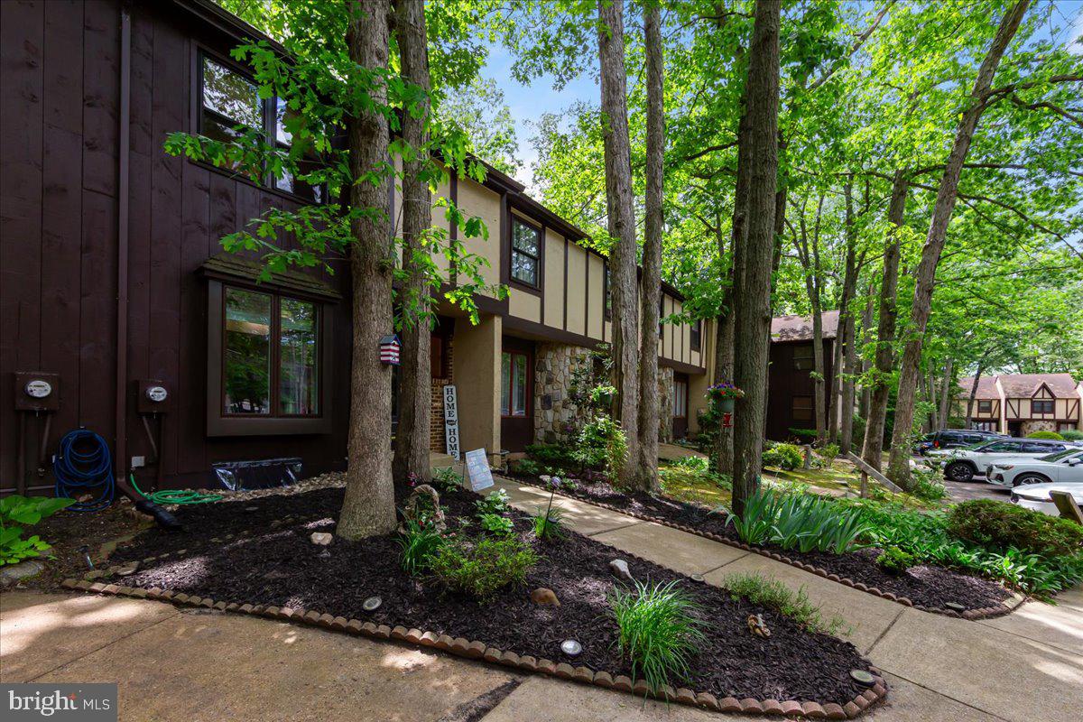 915 BURBERRY COURT