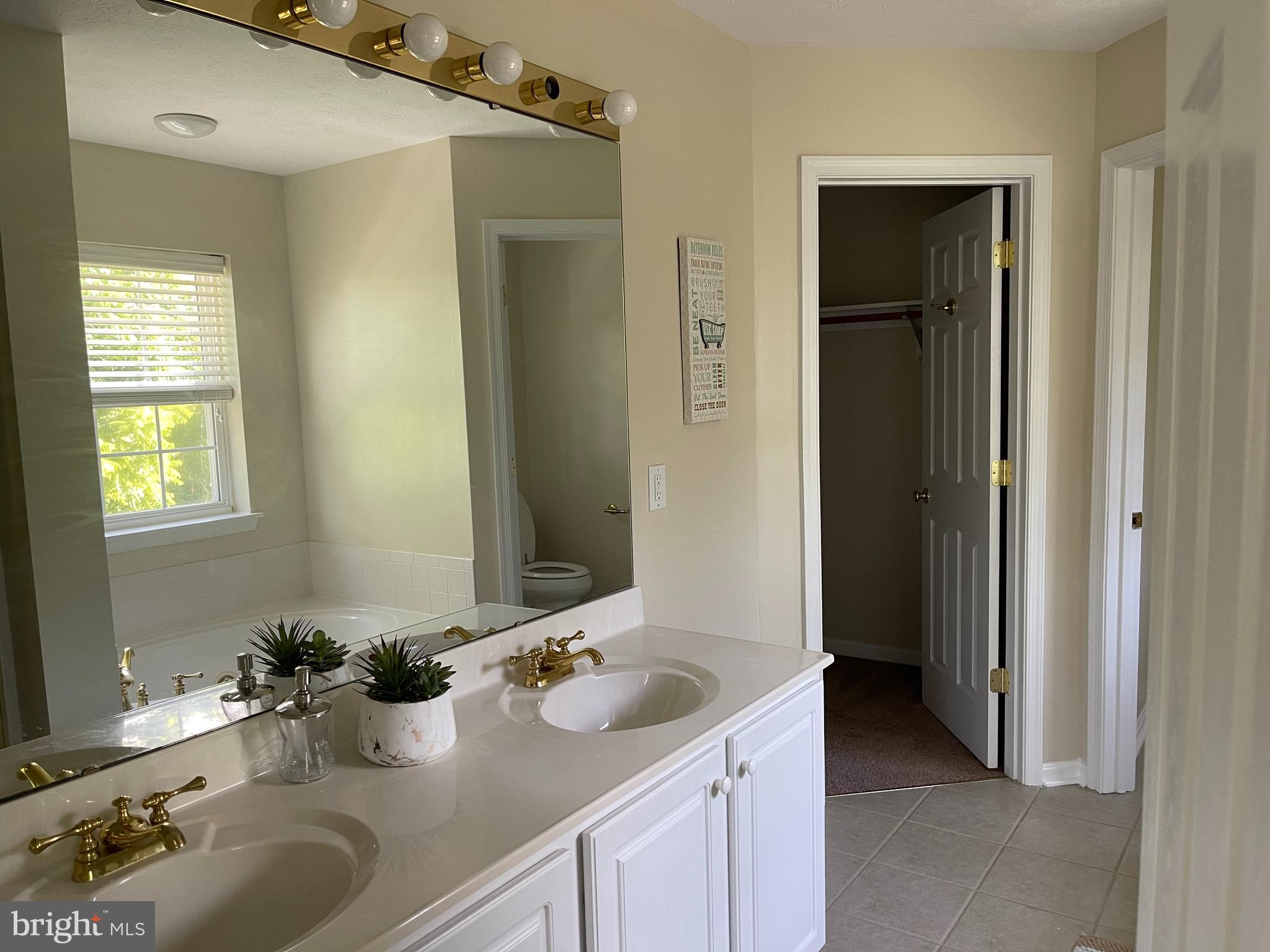 TRAPP HALL - Residential