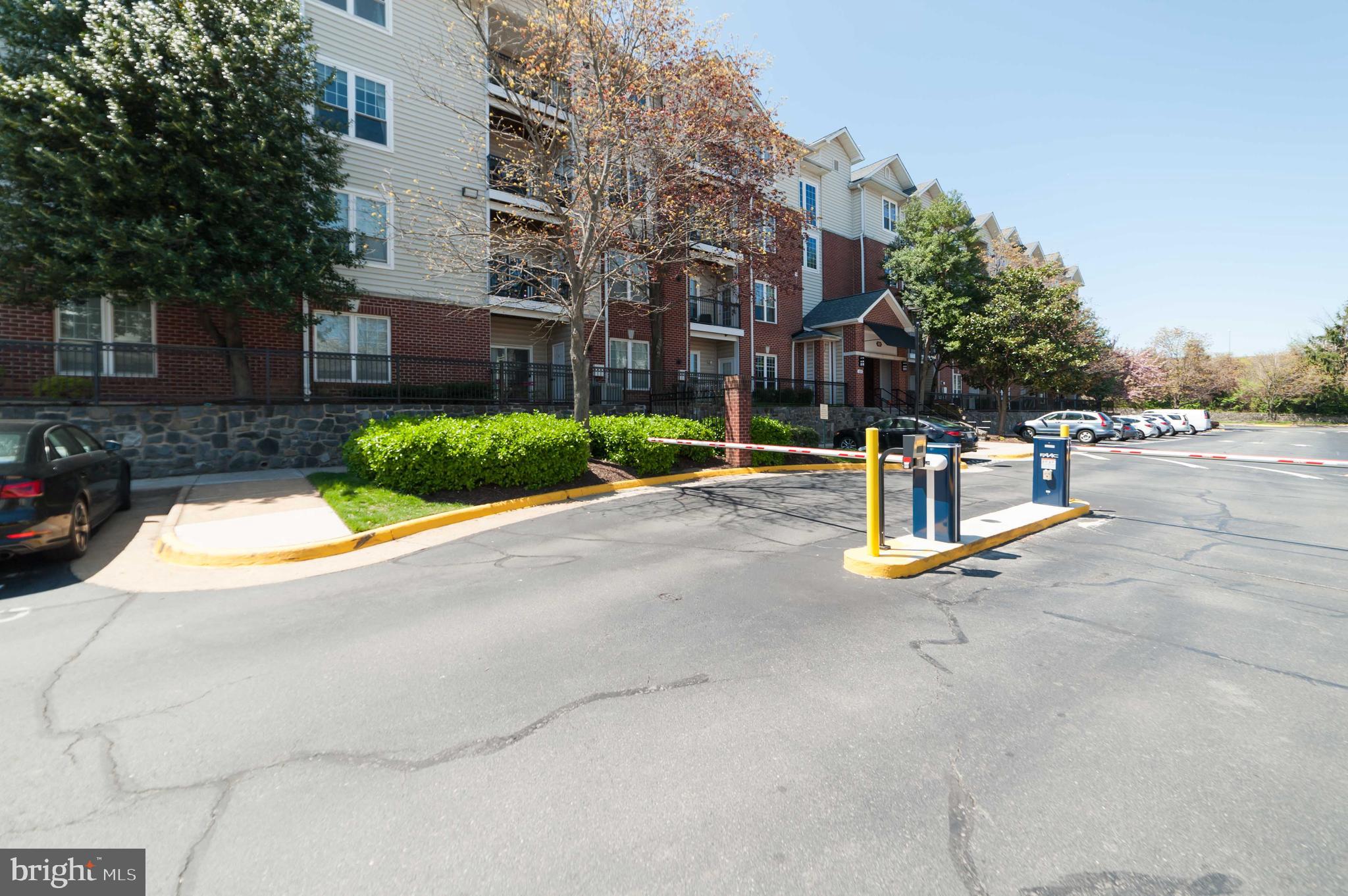 GATES OF MCLEAN - Residential Lease