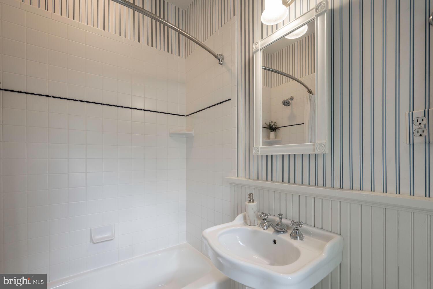 CHEVY CHASE VILLAGE - Residential