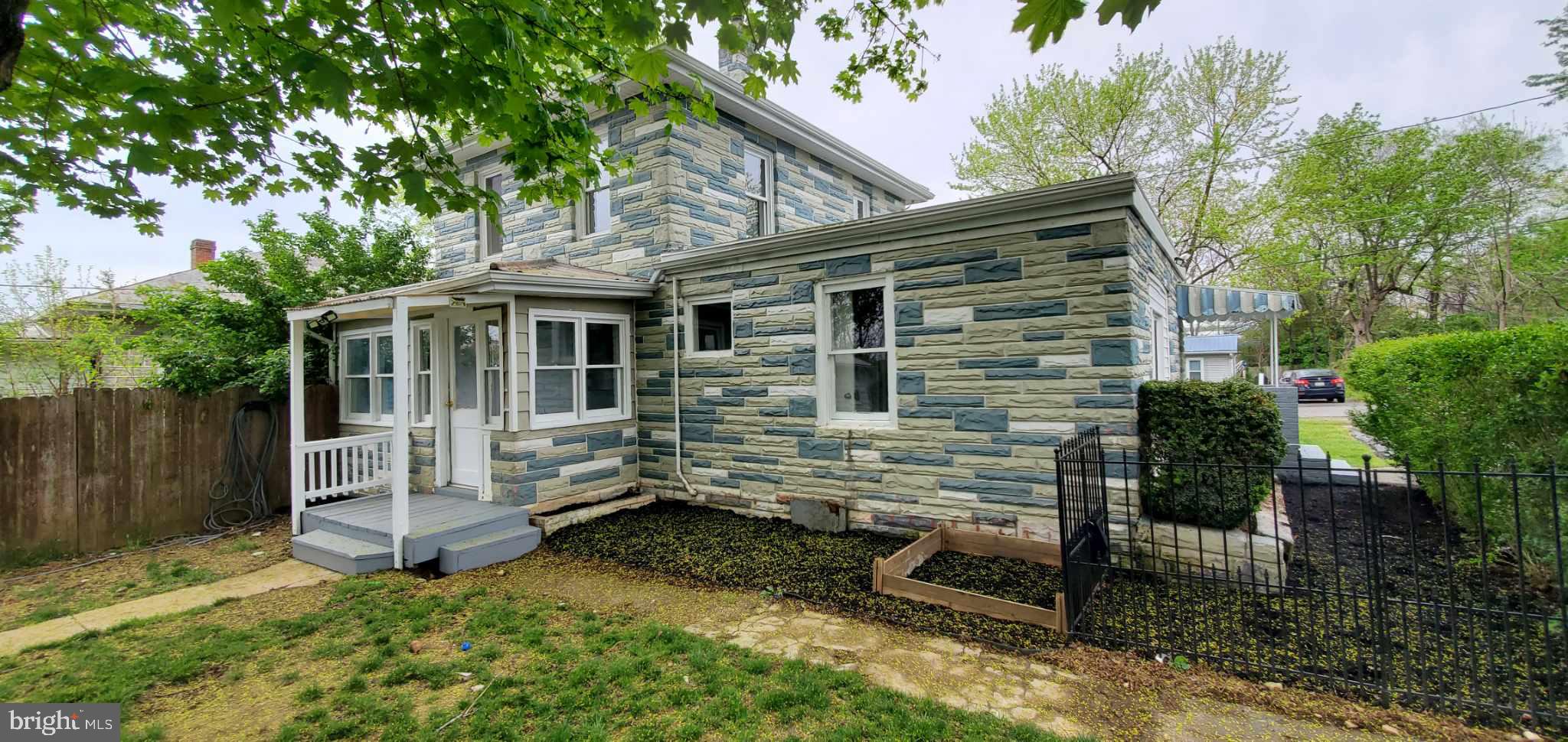 HILLCREST - Residential