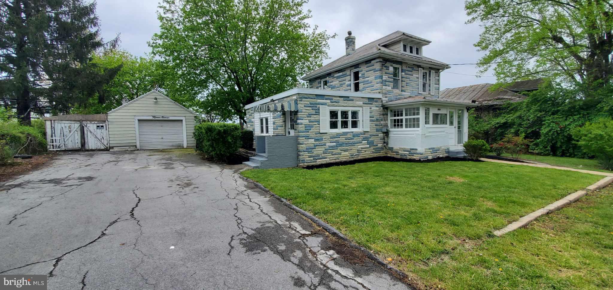 HILLCREST - Residential