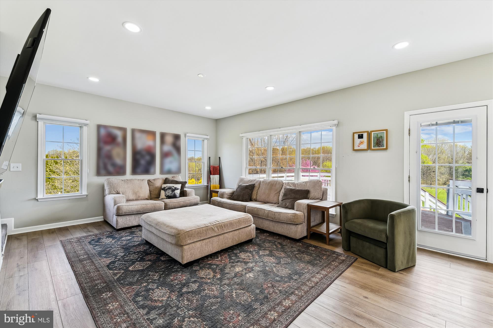 EAGLES GROVE - Residential