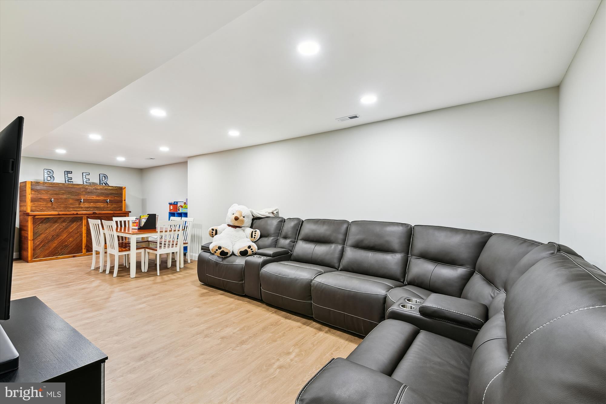 EAGLES GROVE - Residential