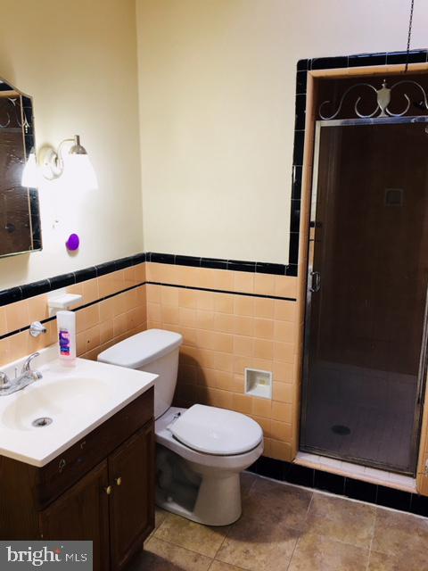 WEST OAK LANE - Residential Lease