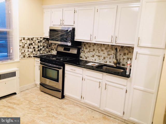 WEST OAK LANE - Residential Lease