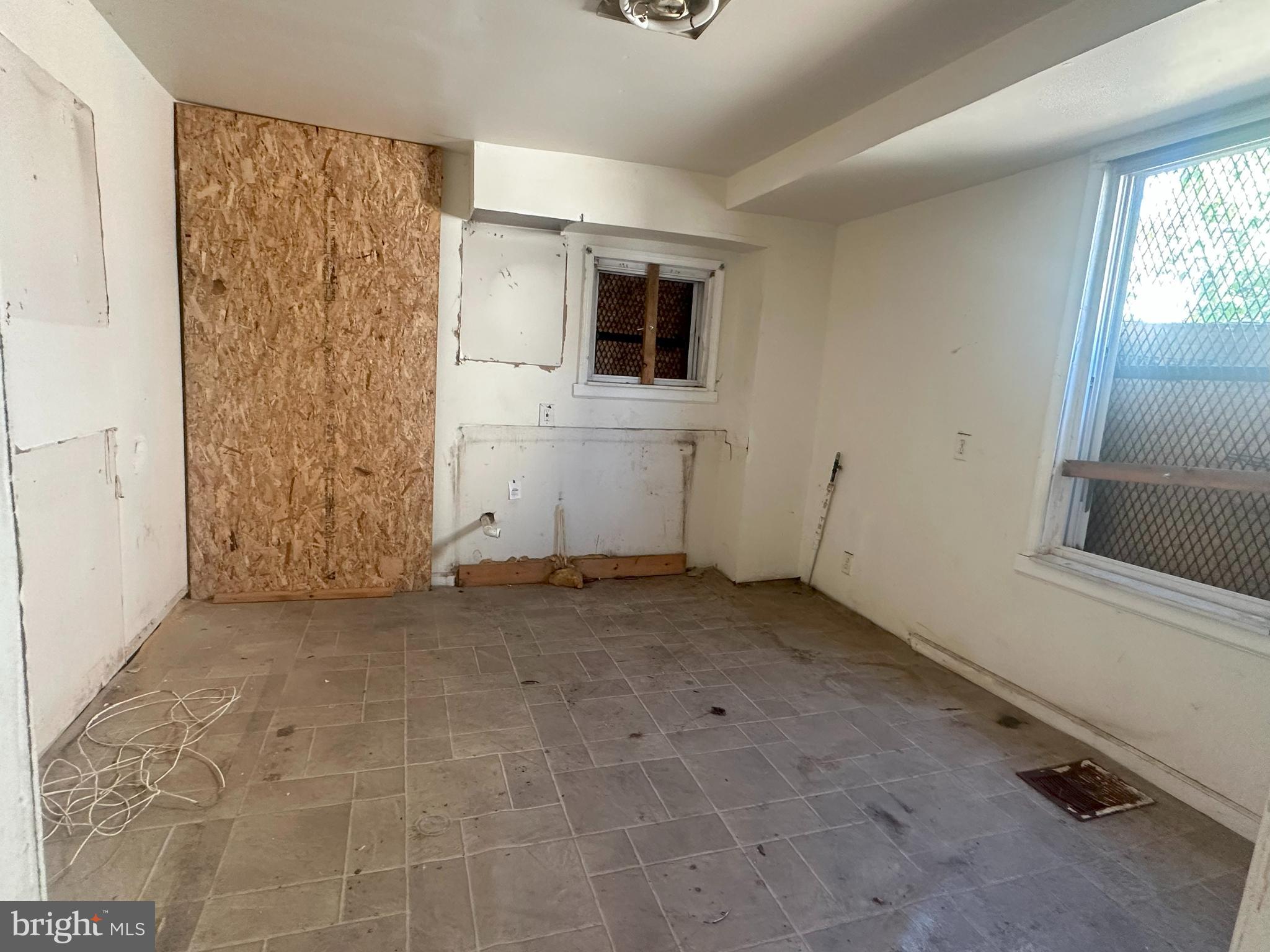 BROADWAY EAST - Residential