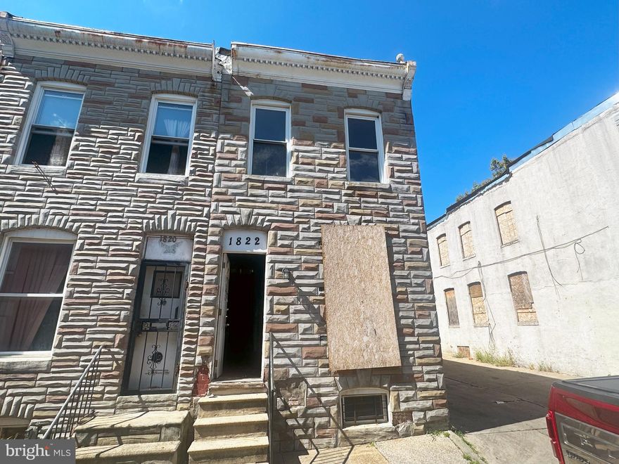 ONLINE AUCTION: Bidding begins 12/5/2023 @ 10:00 AM. Bidding ends 12/7/2023 @ 11:25 AM. List Price is Suggested Opening Bid. Deposit: $5,000. This 2-story end-unit townhouse is located in the Broadway East area of Baltimore, within easy reach of Clifton Park and Clifton Park Golf Course. Major traffic arteries, including W North Ave, are conveniently accessible. The property is believed to be setup for 2 bedrooms and 1 bathroom.