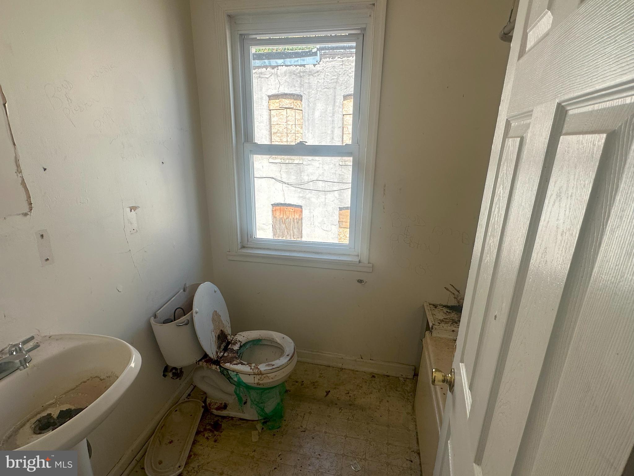 BROADWAY EAST - Residential