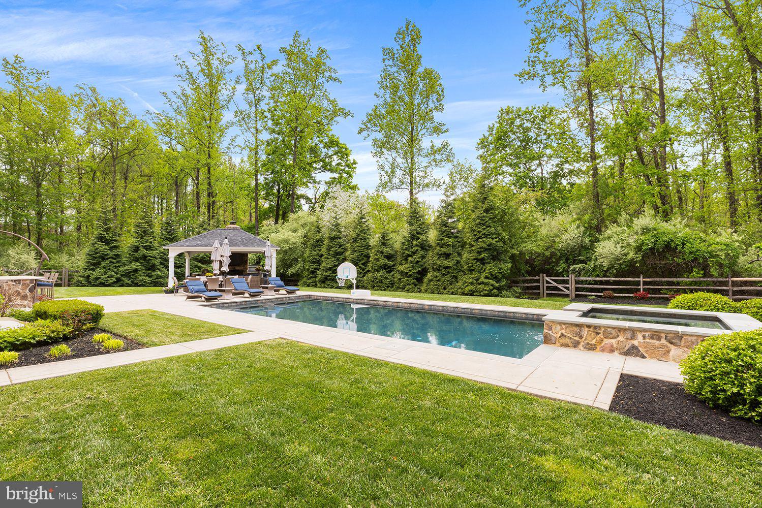 14 GREAT WOODS LANE